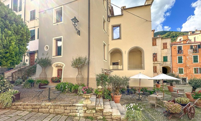 Pieve di Teco Apartment | Stunning apartment in Pieve di Teco with WiFi