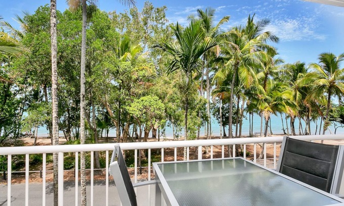 Clifton Beach Apartment | Stunning Apartment Right In Front Of The Beach!