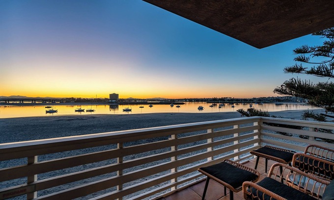 South Mission Beach Condo | Stunning Bay View Condo - Top Floor with AC