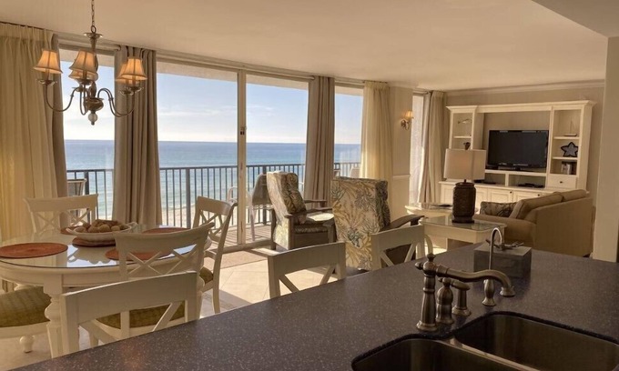 West Panama City Beach Condo | 🌞Stunning Beachfront Views-Pet Friendly-Pool-Seachase E301🌞
