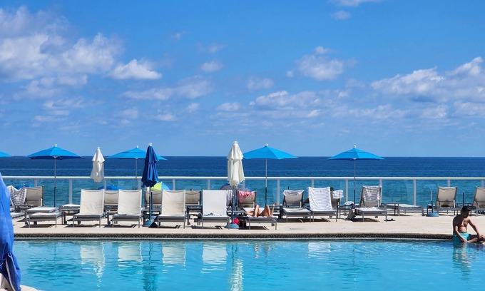 Sunny Isles Beach Condo | Stunning Beachfront condo in sunny Sunny Isles Beach with AC, fitness room, WiFi