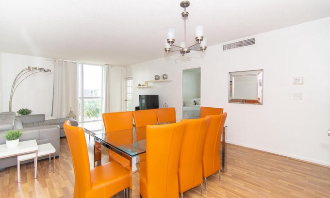 Hollywood South Central Beach Apartment | Stunning Beach Apartment by Miami Te Espera - Hollywood Beach 7W