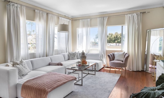 South Redondo House | Stunning Beach House with Optional Tesla & Electric Bikes for Rent.