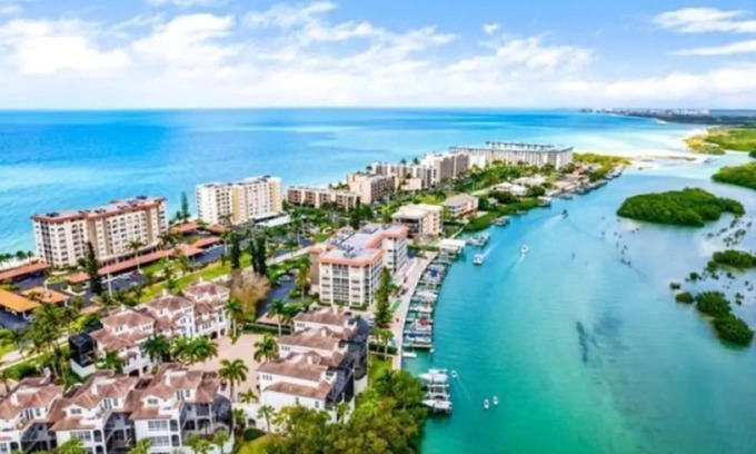 Bonita Springs Condo | STUNNING BEACHFRONT 2/2 PENTHOUSE SEASONAL UNIT-CASA BONITA GRANDE-MODERN