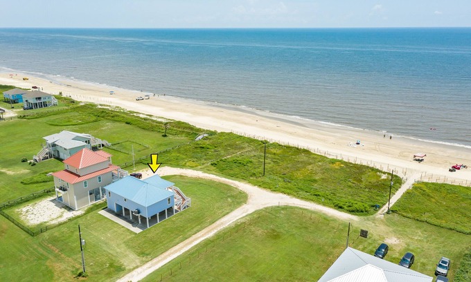 Port Bolivar House | Stunning | Beachfront | Large Deck | Sleeps 14