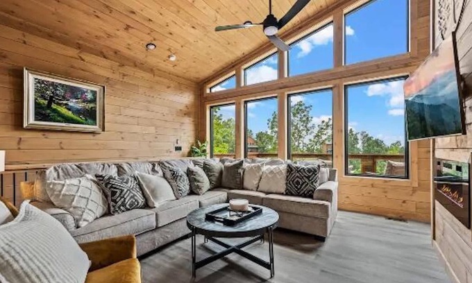 Sevierville Cabin | Stunning Cabin for 6 with Hot Tub & Pool Table!