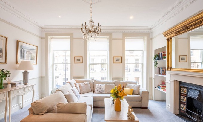 Bath House | Stunning Central Townhouse-Roman Baths- 3 min walk