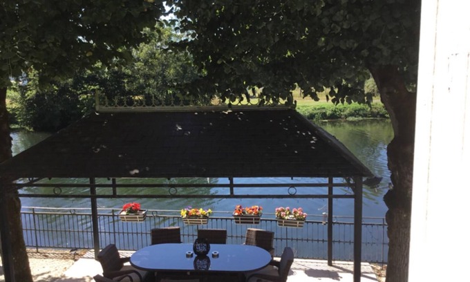 Leguillac-de-l'Auche Villa | Stunning Chateau on the river bank in Saint Astier