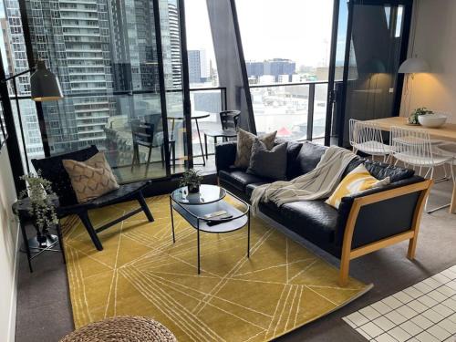 Melbourne Central Business District Apartment | Stunning City Skyline Apartment - Beautiful Design