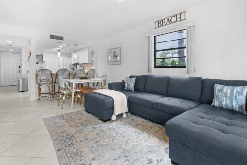 Park Shore Apartment | Stunning Condo at Park Shore Resort 149