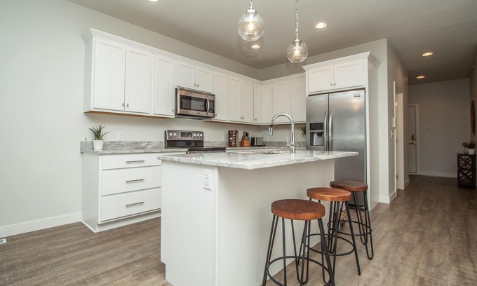 Milford Condo | Stunning Condo - Overlooking Lake OkobojI