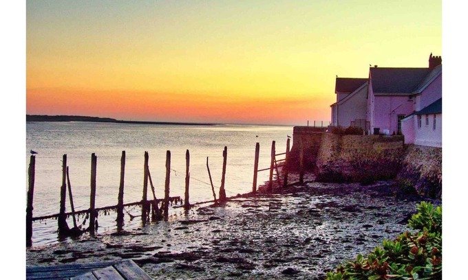 Aberdovey House | Stunning Contemporary Oceanfront House Parking 3 cars and free EV Charger!!