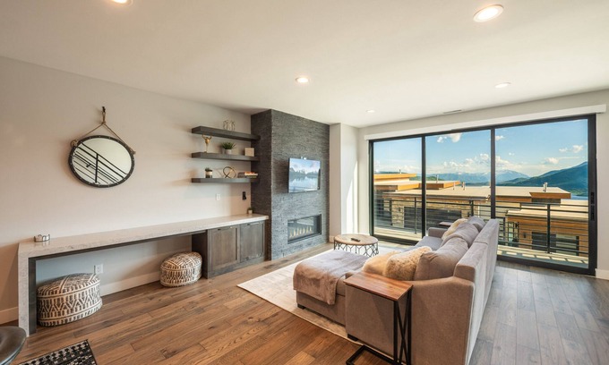 Hideout House | Stunning Contemporary, Lake and Slope Views, Close to Historic Main Street and World Class Resorts!
