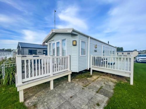 Hunstanton Cabin | Stunning Dog Friendly Caravan At Manor Park, Hunstanton In Norfolk Ref 23188K