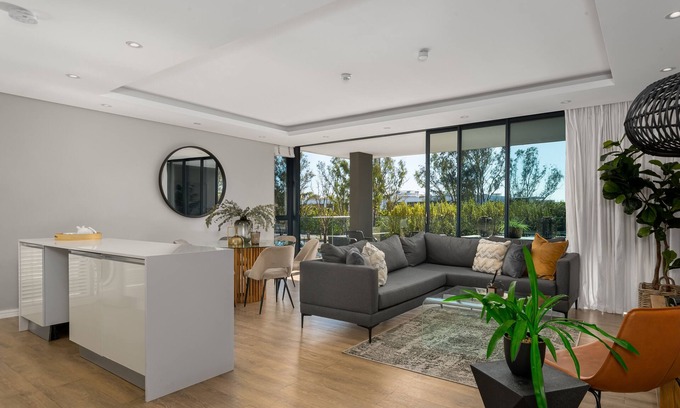 Green Point Apartment | Stunning Green Point Apartment , Patio + Fast WiFi