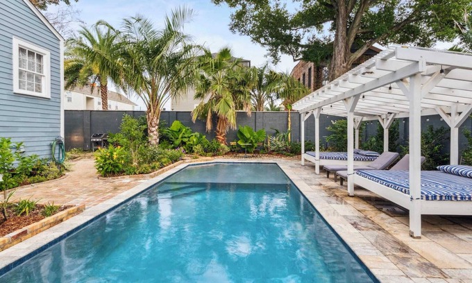 Faubourg Lafayette Villa | Stunning Historic Villa w/Heated Pool 6br|6ba