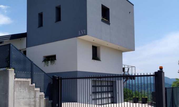 Tarcento House | Stunning Holiday Home with Pool and 360° View