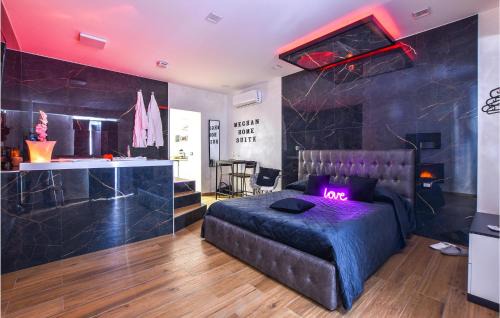 Old Town House | Stunning Home In Catania With Sauna