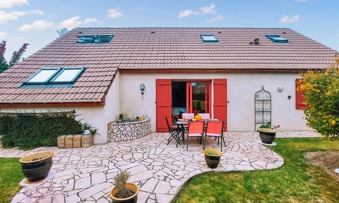 Teteghem House | Stunning home in Teteghem with WiFi