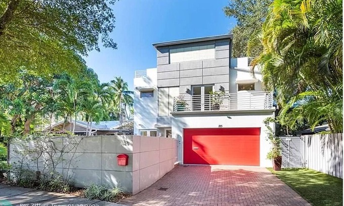 Victoria Park House | Stunning Home W/Pool Min to Beach Walk to Las Olas