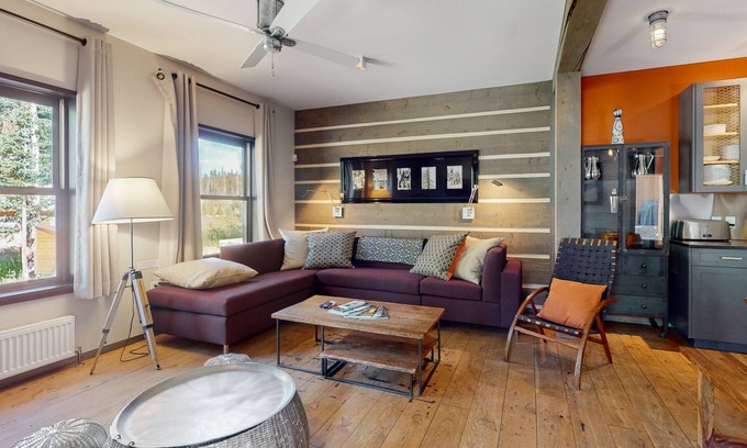 Taos Ski Valley House | Stunning home w/views to Kachina Peak, private W/D, ski-in/out access