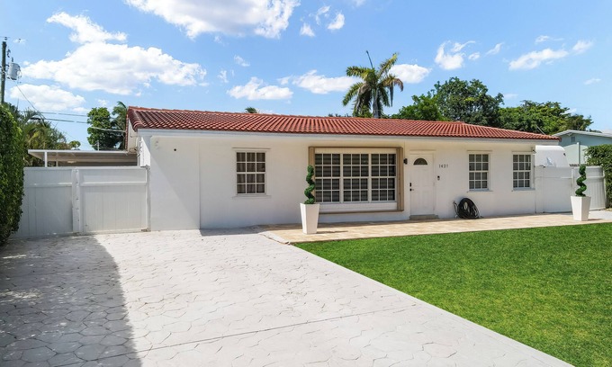 Pompano Beach House | Stunning Home with a HEATED POOL 4 miles to the beach!