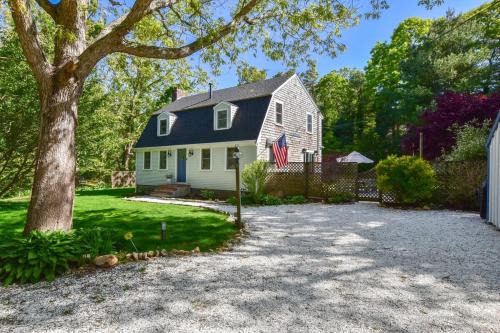 Brewster House | Stunning Home with Wet Bar Dog Welcome!