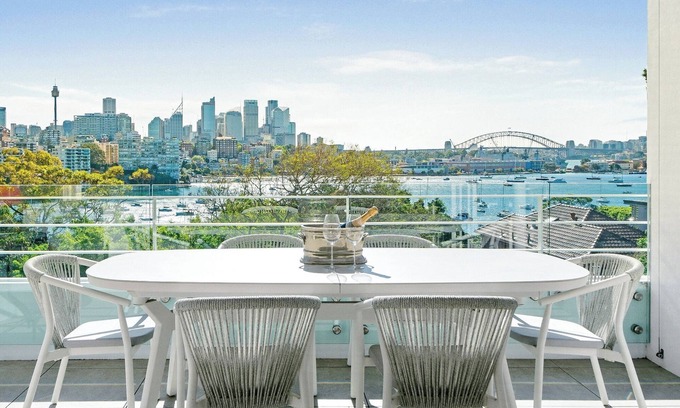 Darling Point Apartment | Stunning in Darling Point with Sydney Harbour Views