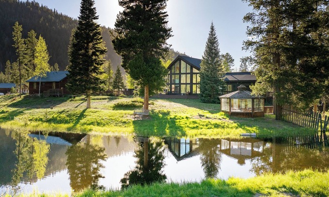 Granby Cabin | Stunning lake/mountain views, adjoining cabin, pet friendly, near Lake Granby!