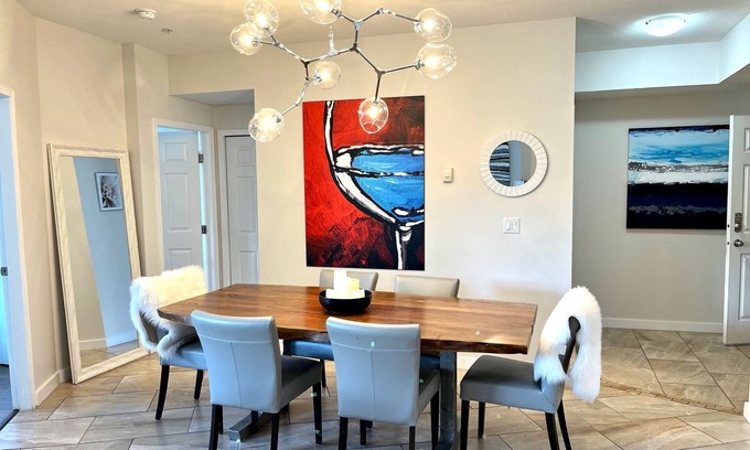 North End Condo | Stunning Lakefront Condo - 5 min walk to downtown Kelowna