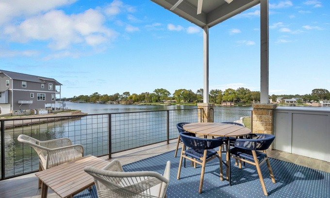 Kingsland House | Stunning lakefront home w/pickleball, shared pool & sand volleyball