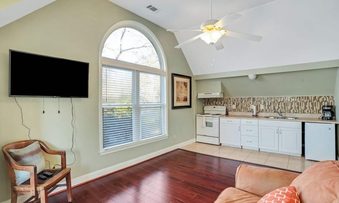 Gilbert Apartment | Stunning Lakefront Sanctuary: Your Perfect Getaway