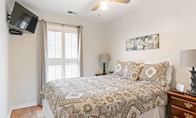Historic District - North Cottage | Stunning Liberty Lane Carriage House.