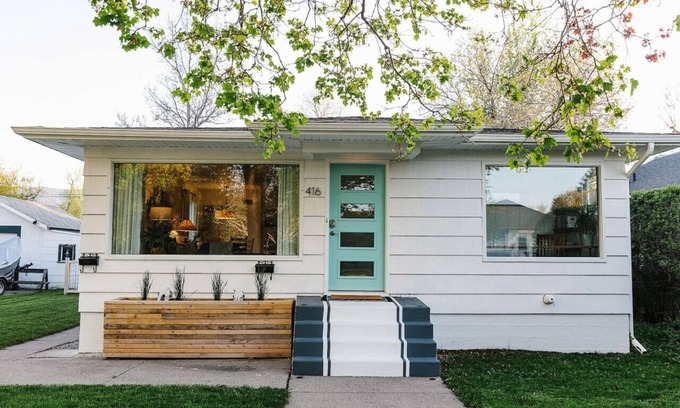 Livingston House | Stunning Mid-Century Oasis, Steps from Downtown