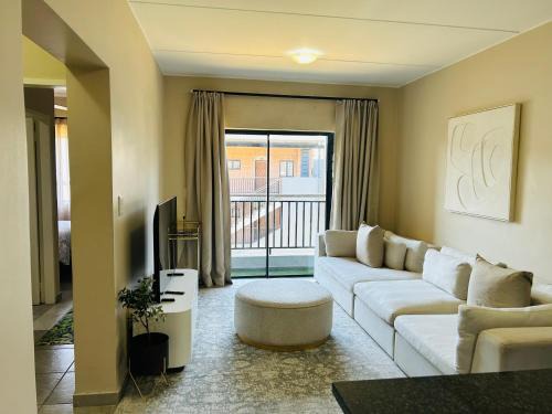 Greater Johannesburg Metropolitan Area Apartment | Stunning modern 2 bedroom apartment in Waterfall Ridge