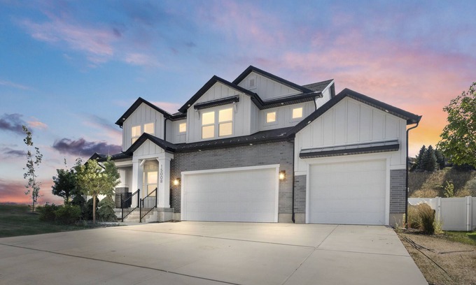 Draper House | Stunning Modern Craftsman 4 Bedroom Home in Draper