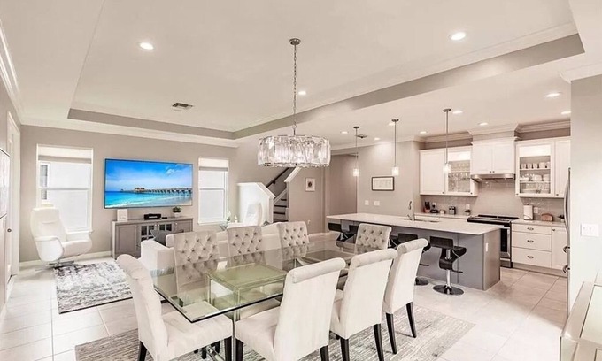 Naples House | Stunning modern house in gated community, 20 min from Marco Beach and DT Naples!