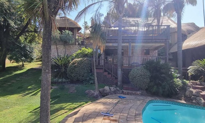 Glenvista Villa | Stunning Modern Rental Villa with Golf Course view