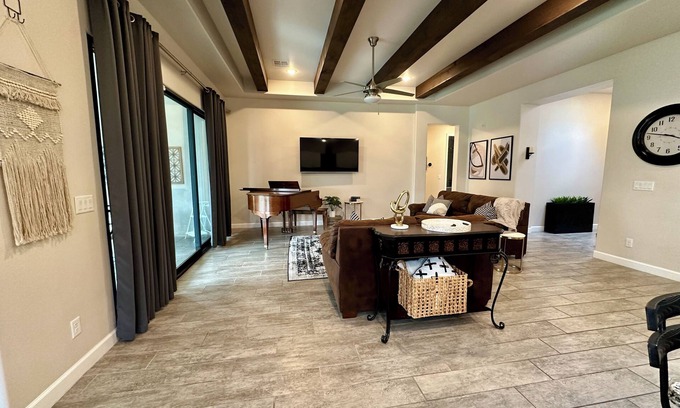 Las Cruces House | Stunning Oasis in the Desert