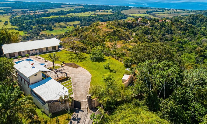 Jaco House | Stunning ocean view home with terrace, pool & full kitchen/WiFi !