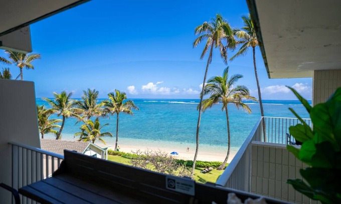 Punaluu Apartment | Stunning Ocean View* Walk to Beach in One Minute*