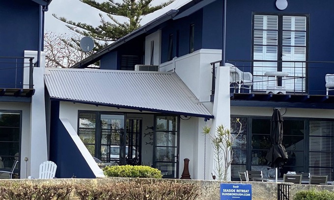Dunsborough House | Stunning Oceanfront villa with panoramic views,only 5 minute walk to Dunsborough