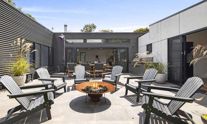 Anglesea House | Stunning on Noble! Su