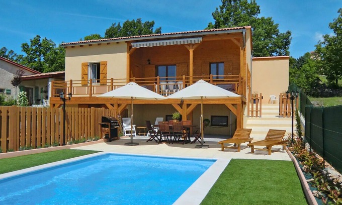 Mallefougasse-Auges House | Stunning private villa for 8 guests with private pool, WIFI, TV, terrace and parking