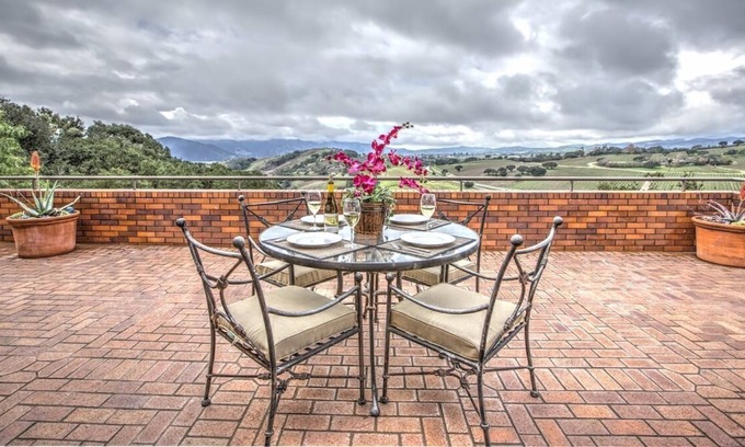 Solvang House | Stunning Panoramic Views