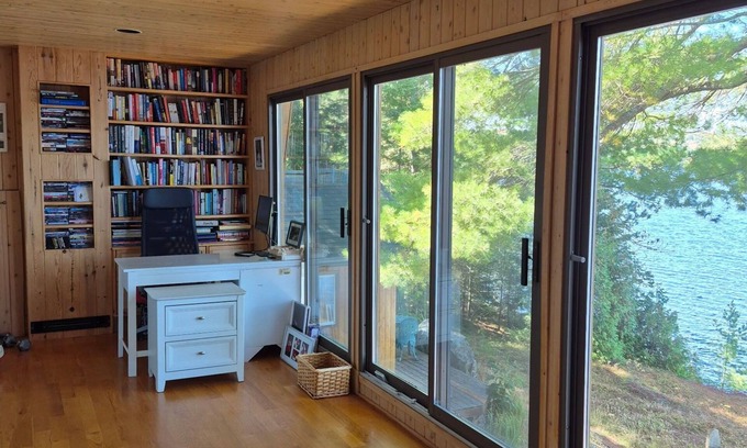 Harcourt House | Stunning, Peaceful, lakefront cottage for 10