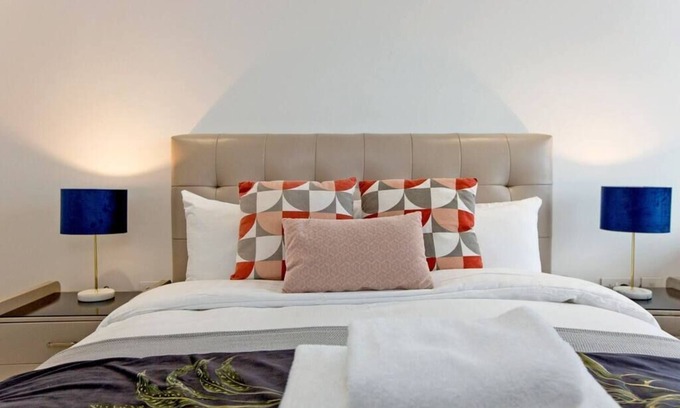 St. Mary's Park Apartment | Stunning Penthouse Views 3BR luxury