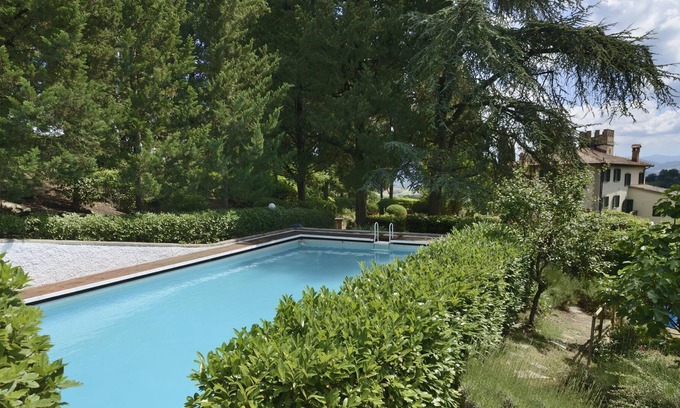 Sagginale Villa | Stunning private villa with hot tub, WIFI, private pool, TV, pets allowed, panoramic view, parking