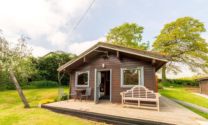 Brazzacott House | Stunning private villa for 4 guests with WIFI, hot tub, TV, terrace, pets allowed and panoramic .