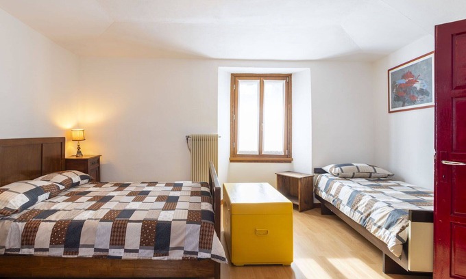 Villa di Tirano House | Stunning private villa for 7 people with WIFI, A/C, TV, patio and pets allowed